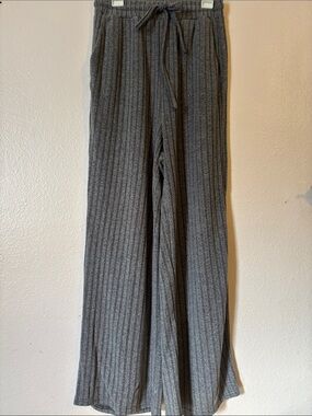 Womanβs Gray Ribbed Wide-Leg Knit Pants, Size XS
